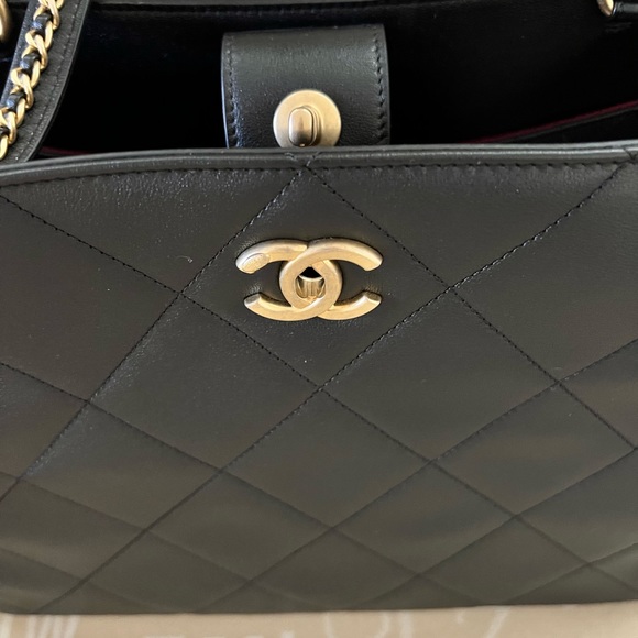 Authentic Chanel Chain Shopping Tote - Picture 2 of 13